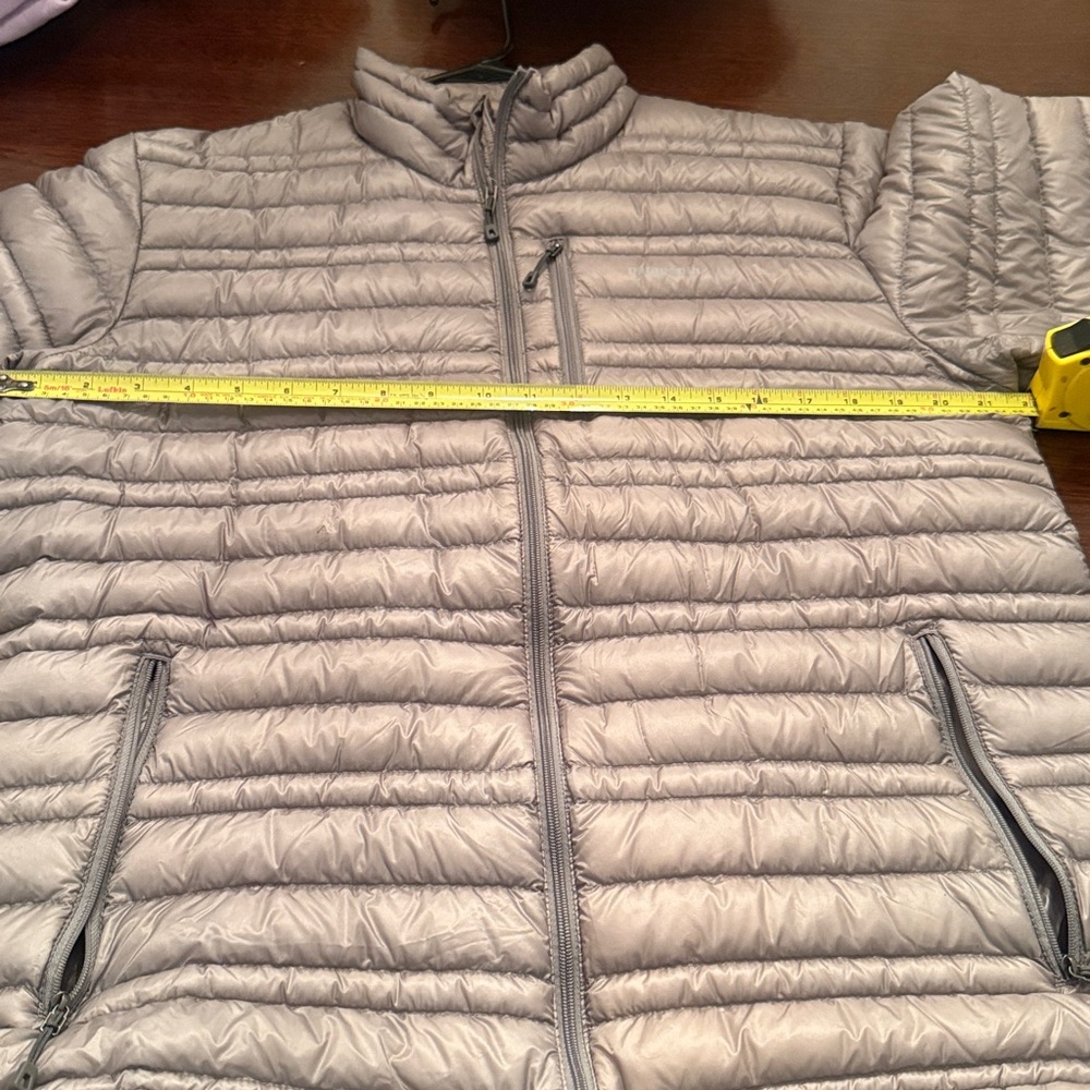 Men’s Patagonia Down Puffer Jacket Size Medium - Picture 6 of 7